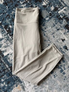 EUC lululemon Wunder Train HR 25” -001